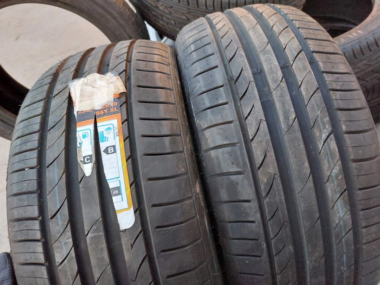 ���� 235/40R19 | Mobile.bg � ����������� 1