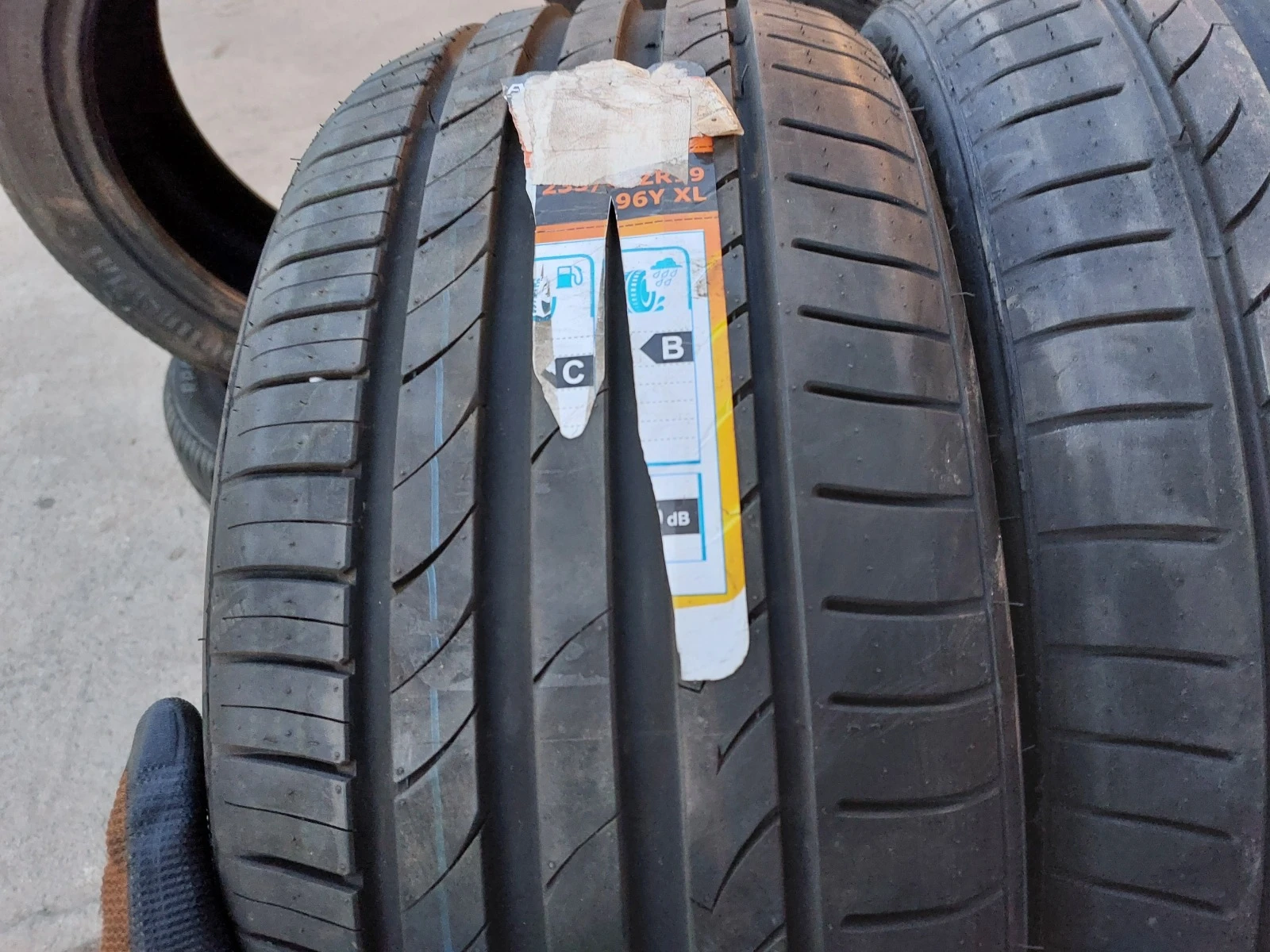 ���� 235/40R19 | Mobile.bg � ����������� 2