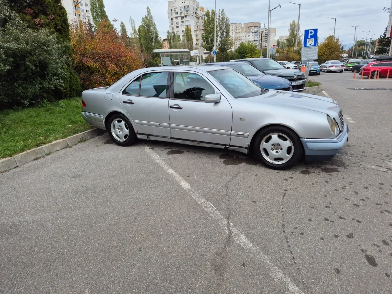 Mercedes-Benz E 300 Avantgarde , снимка 3 - Автомобили и джипове - 52229927