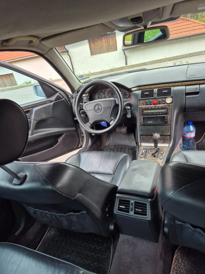 Mercedes-Benz E 300 Avantgarde , снимка 9 - Автомобили и джипове - 52229927