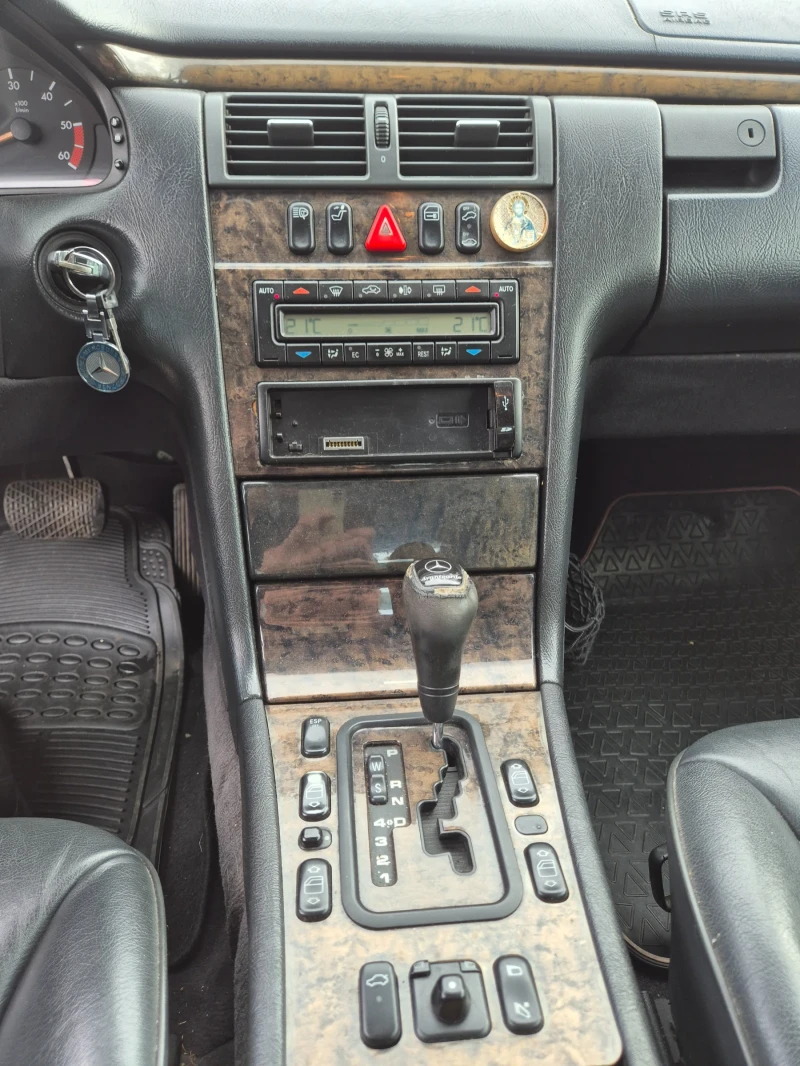 Mercedes-Benz E 300 Avantgarde , снимка 6 - Автомобили и джипове - 52229927