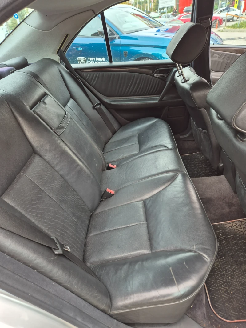 Mercedes-Benz E 300 Avantgarde , снимка 8 - Автомобили и джипове - 52229927
