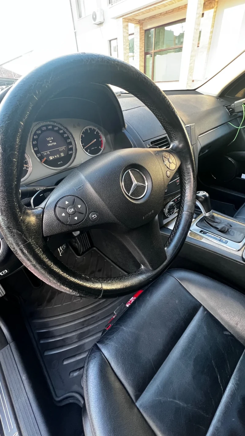 Mercedes-Benz C 320, снимка 8 - Автомобили и джипове - 53111701
