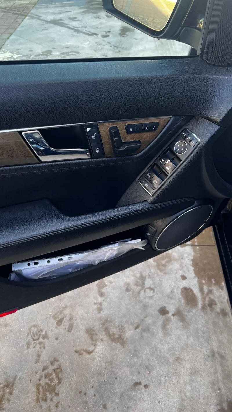 Mercedes-Benz C 320, снимка 9 - Автомобили и джипове - 53111701