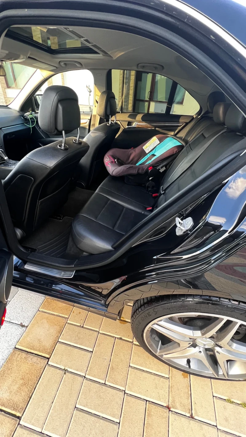 Mercedes-Benz C 320, снимка 11 - Автомобили и джипове - 53111701