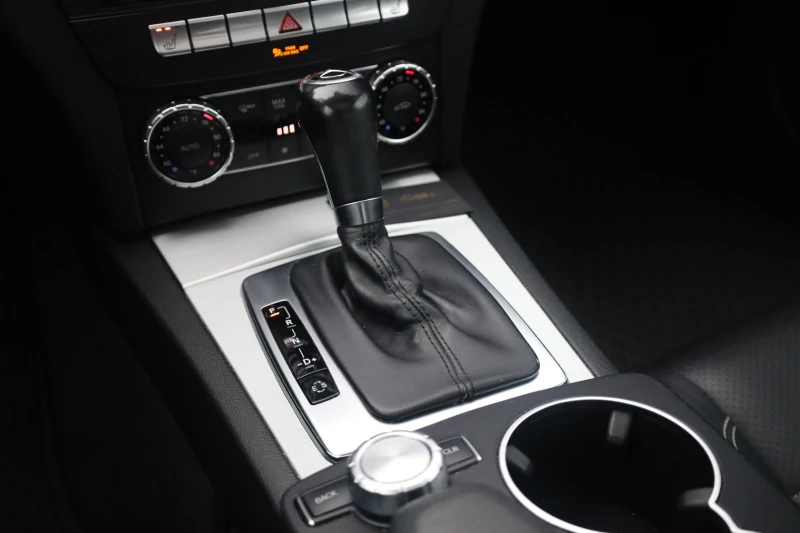 Mercedes-Benz C 250 Coupe AMG FACE PANO HarmanKardon Memory SzH iCarbg, снимка 17 - Автомобили и джипове - 53122687