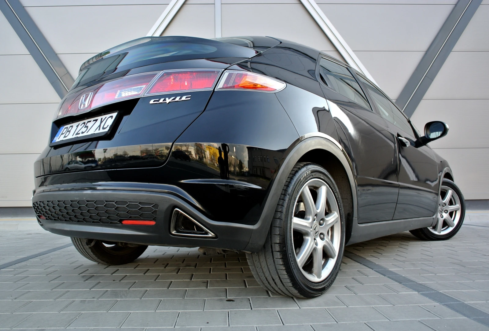 Honda Civic 1.8i-VTEC / АВТОМАТИК / F1 ПЕРА / START-STOP / - изображение 8