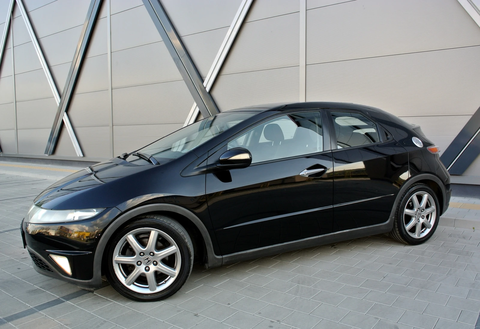 Honda Civic 1.8i-VTEC / АВТОМАТИК / F1 ПЕРА / START-STOP / - изображение 5