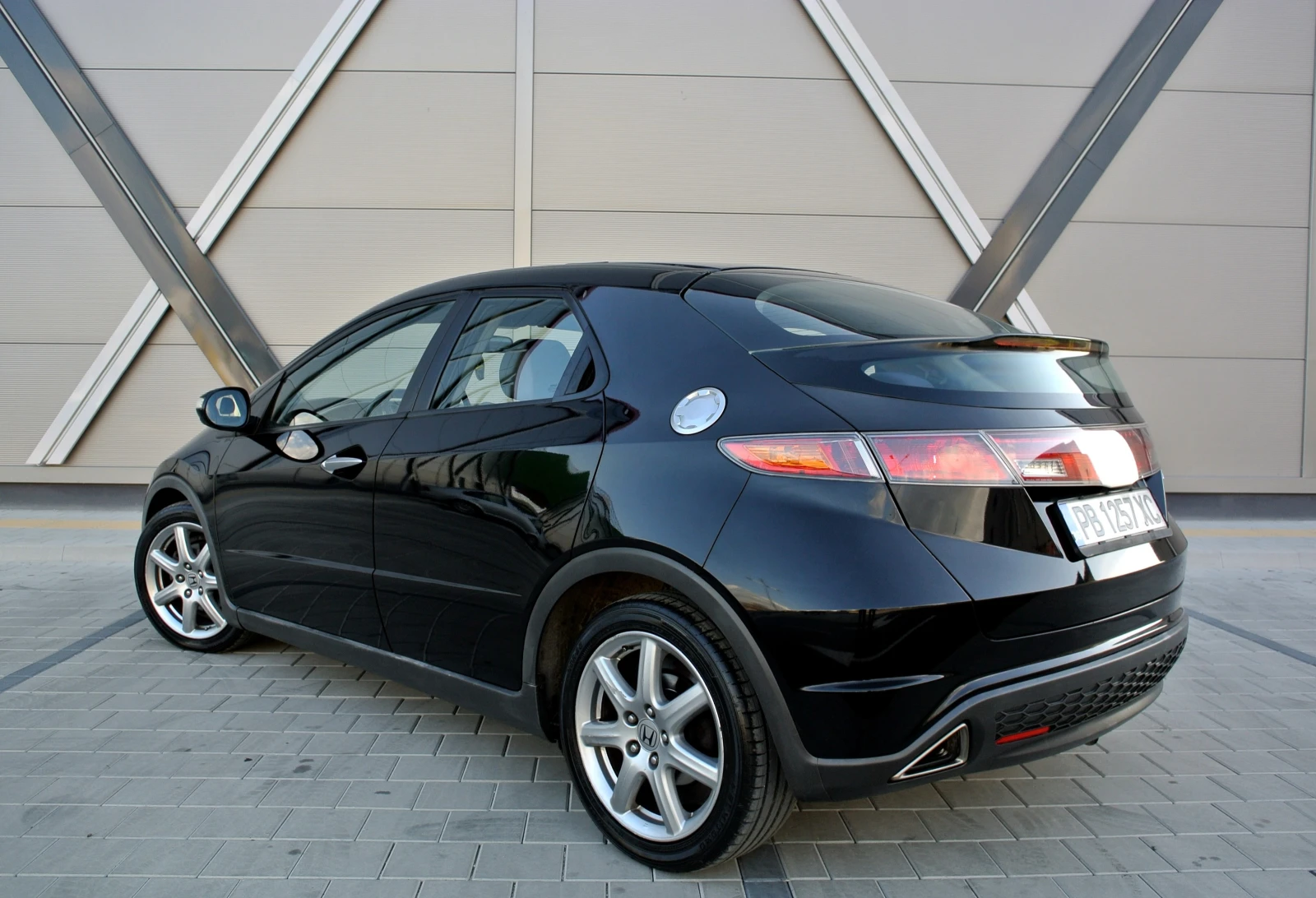Honda Civic 1.8i-VTEC / АВТОМАТИК / F1 ПЕРА / START-STOP / - изображение 3