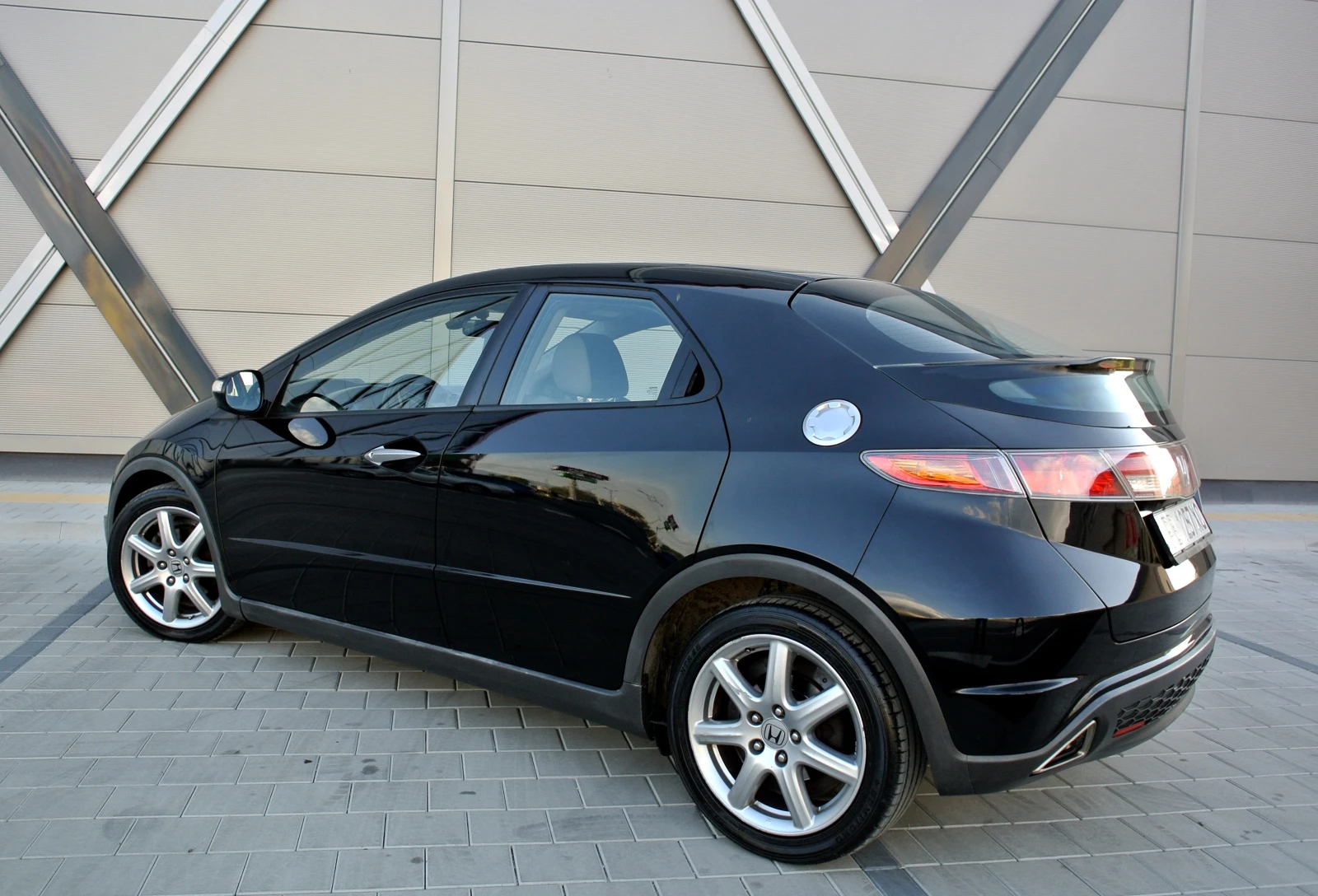 Honda Civic 1.8i-VTEC / АВТОМАТИК / F1 ПЕРА / START-STOP / - изображение 4