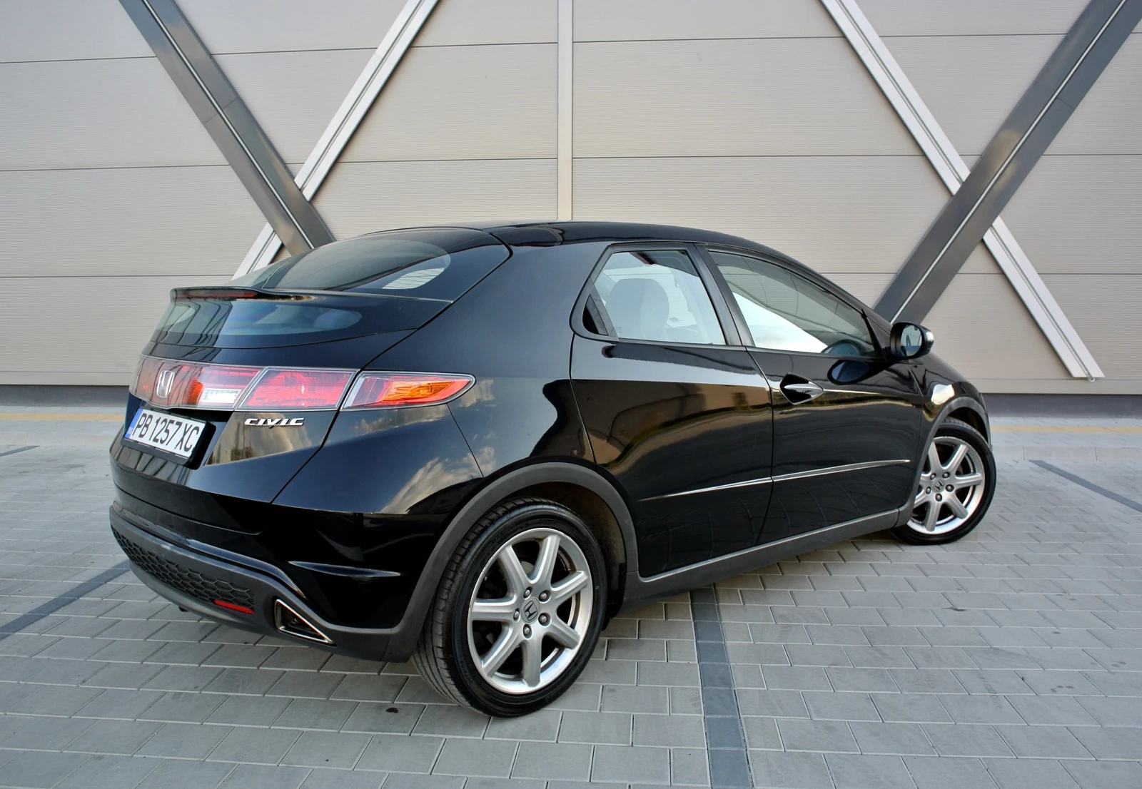 Honda Civic 1.8i-VTEC / АВТОМАТИК / F1 ПЕРА / START-STOP / - изображение 7