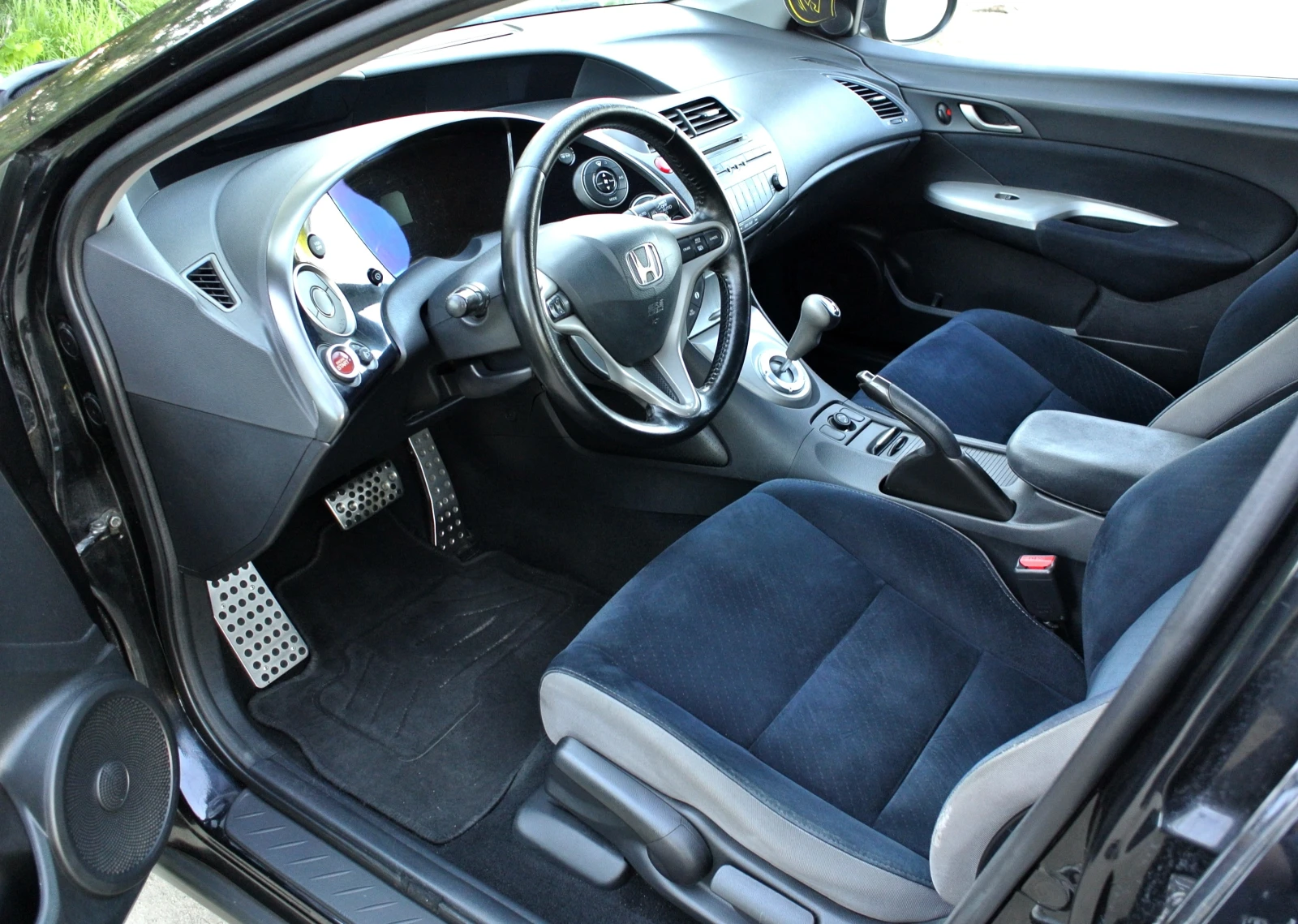 Honda Civic 1.8i-VTEC / АВТОМАТИК / F1 ПЕРА / START-STOP / - изображение 10