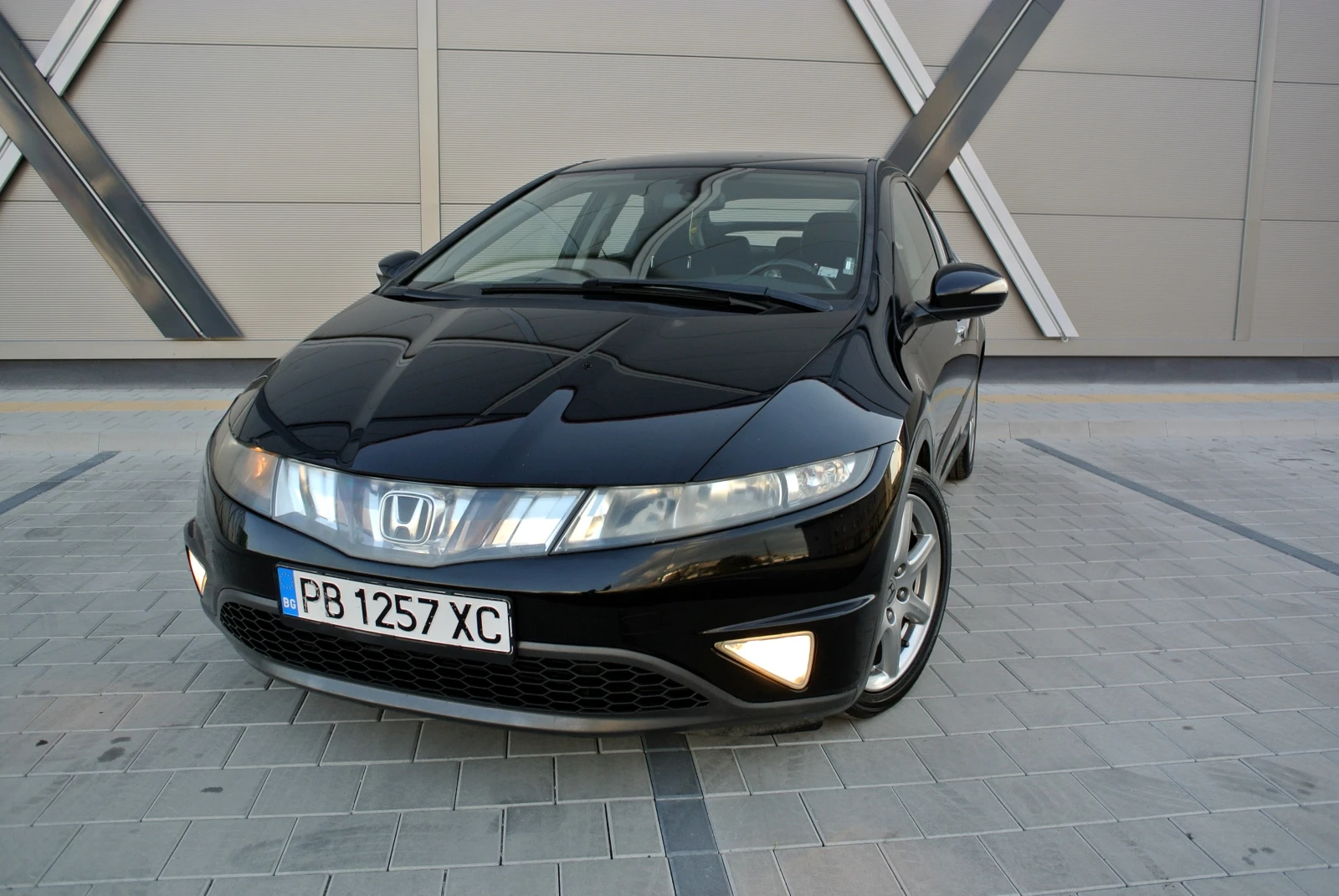 Honda Civic 1.8i-VTEC / АВТОМАТИК / F1 ПЕРА / START-STOP / - изображение 9