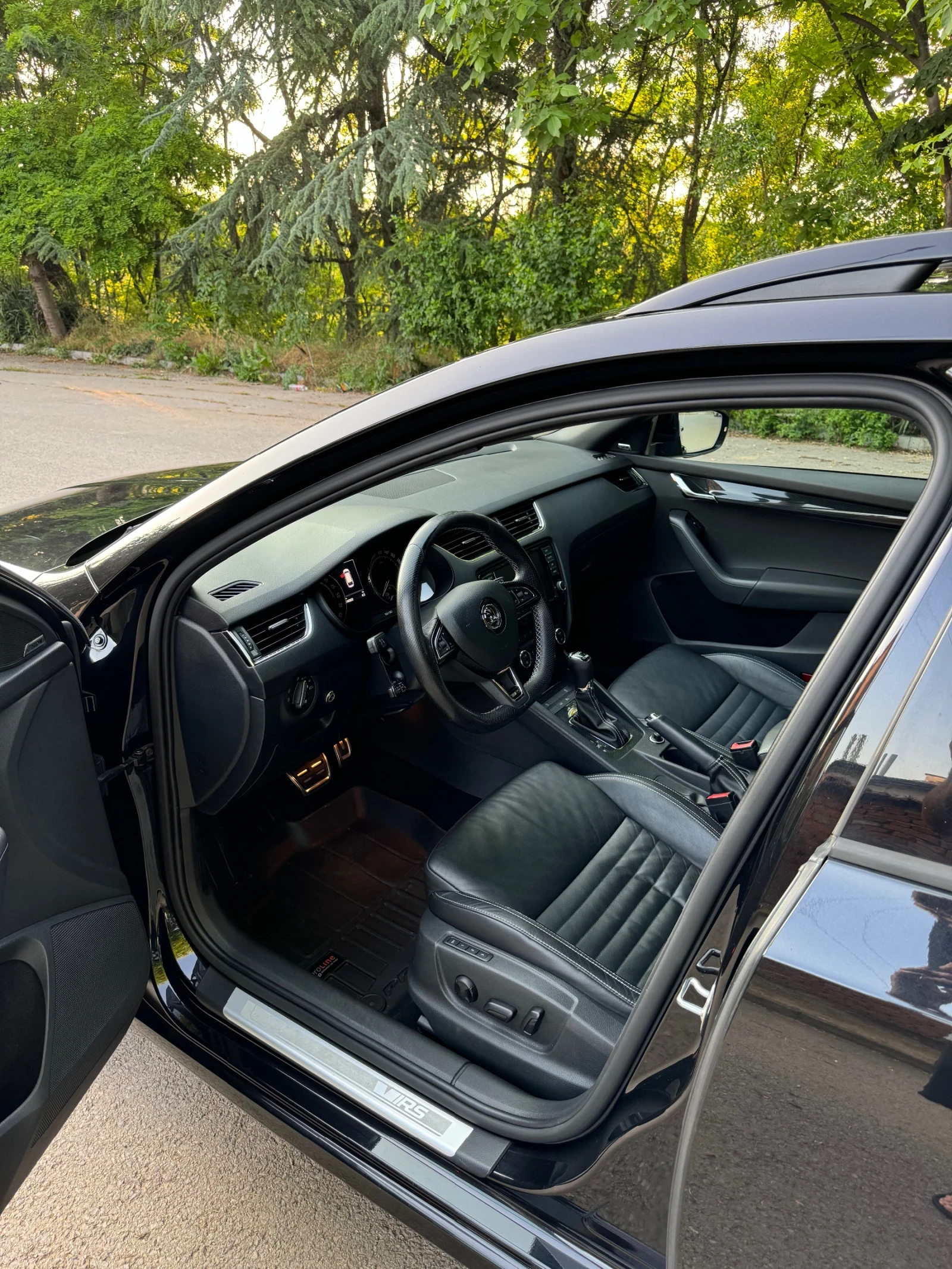 Skoda Octavia 2.0 TDI VRS* DSTR*   PANORAMA* CANTON* KEYLESS - изображение 8