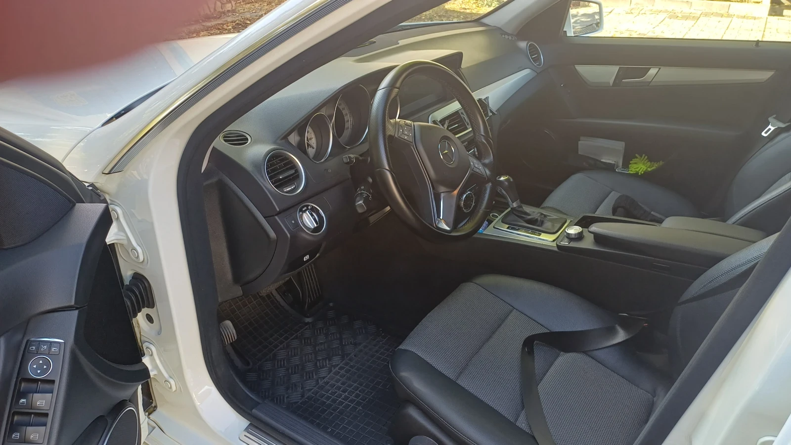 Mercedes-Benz C 200 1.8i  184 к.с Car-Play Android Auto - изображение 7