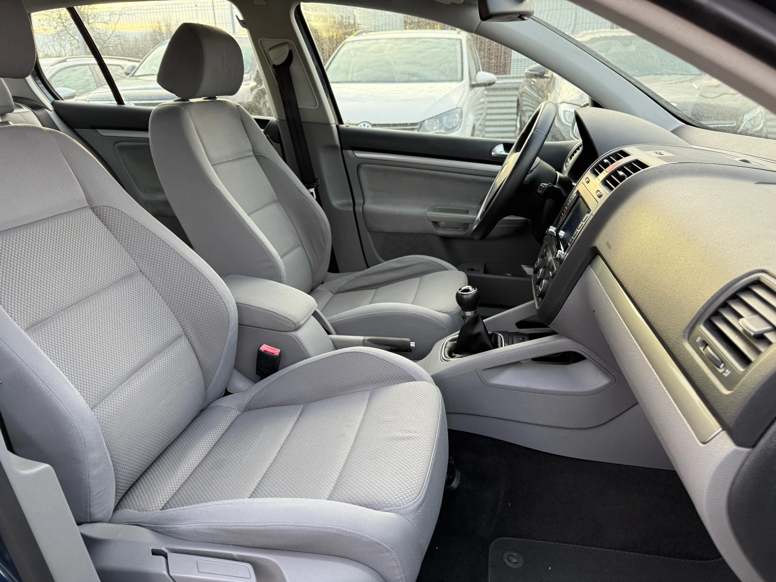 VW Golf 1.9TDI 6ск. 105ps Нави - изображение 9