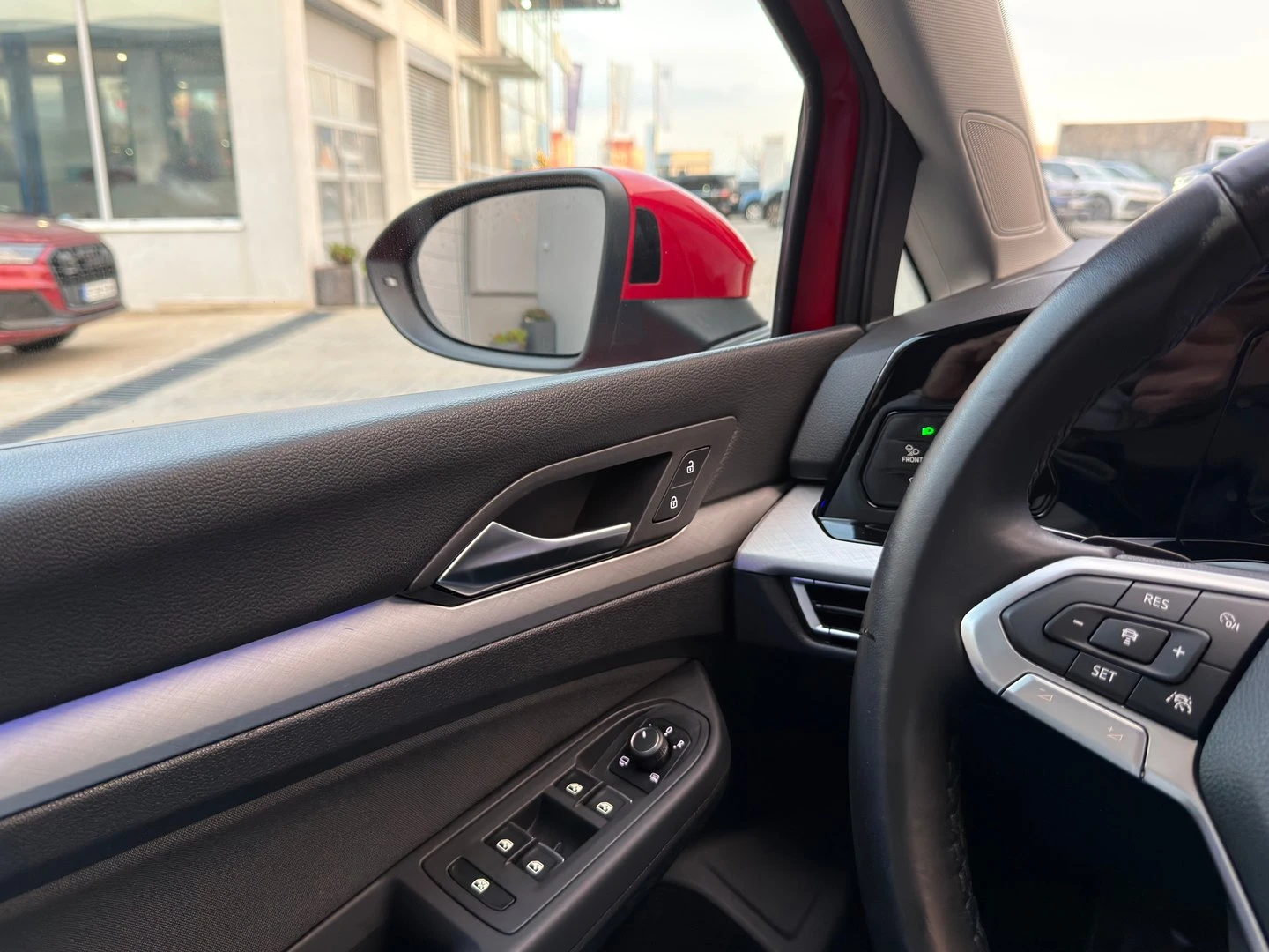 VW Golf Variant 8 Life 2.0 TDI DSG - изображение 8