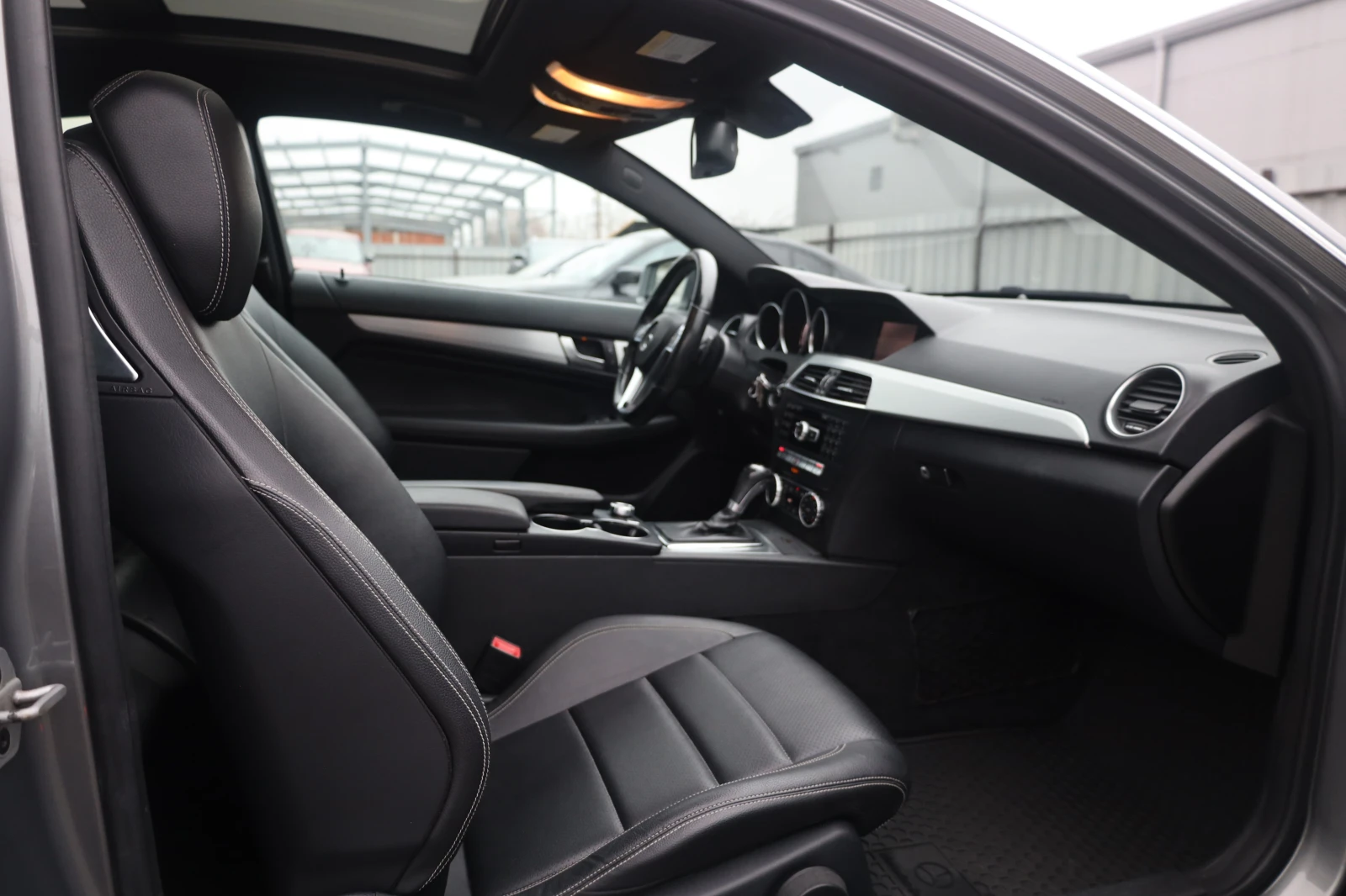 Mercedes-Benz C 250 Coupe AMG FACE PANO HarmanKardon Memory SzH iCarbg - изображение 7