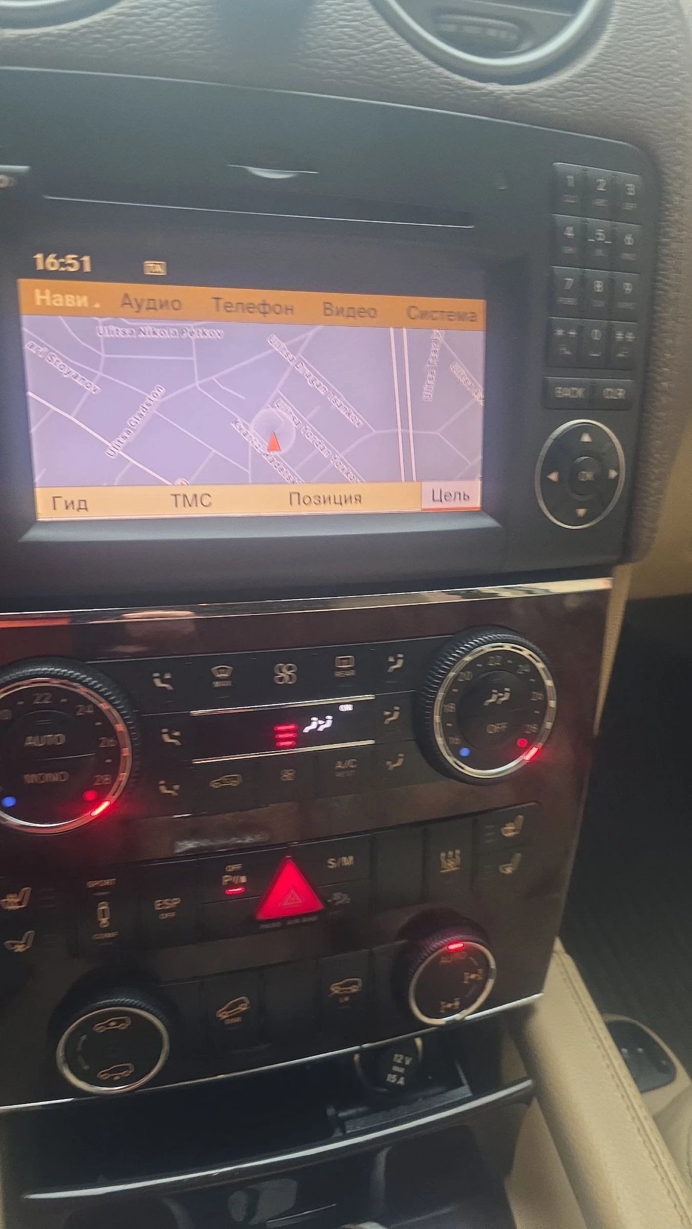 Mercedes-Benz GL 320 Ofroud paket Navi 7местен, снимка 17 - Автомобили и джипове - 53575457