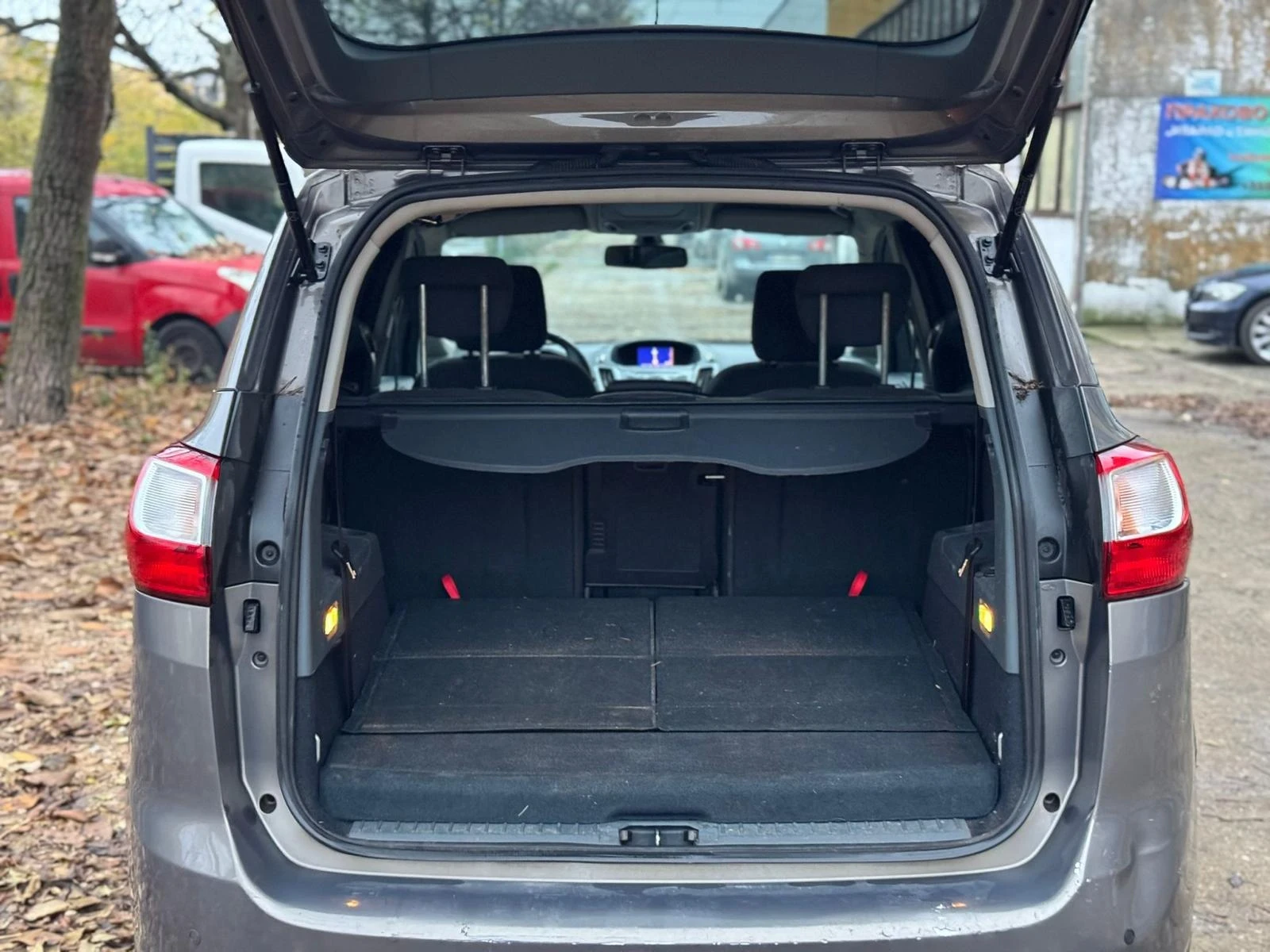 Ford Grand C-Max, снимка 10 - Автомобили и джипове - 54045244