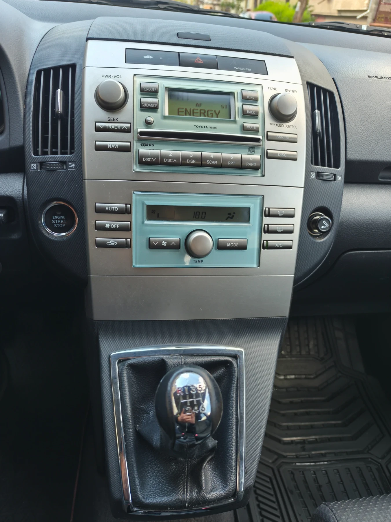 Toyota Corolla verso 2.2 D4D 136, снимка 7 - Автомобили и джипове - 54397991