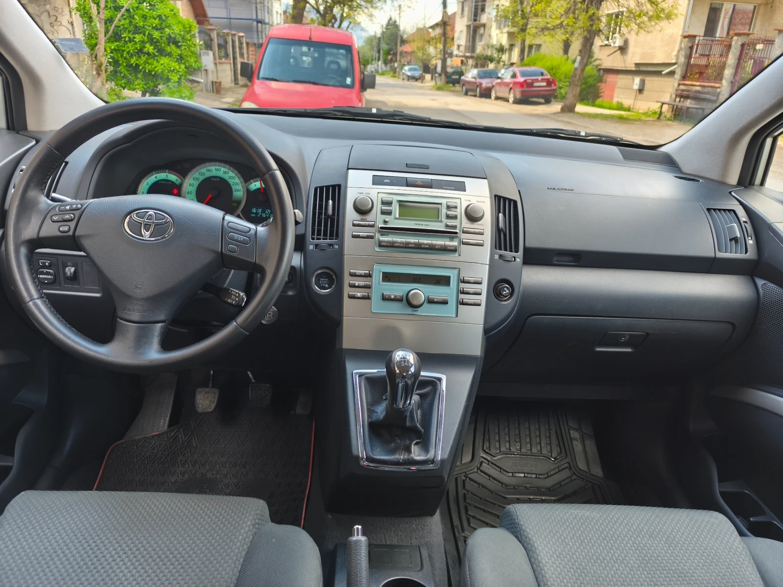 Toyota Corolla verso 2.2 D4D 136, снимка 5 - Автомобили и джипове - 54397991