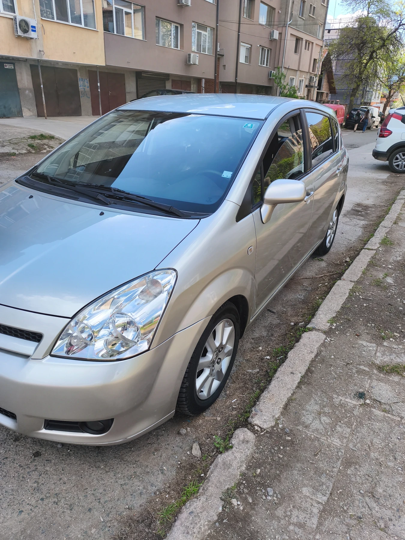 Toyota Corolla verso 2.2 D4D 136, снимка 3 - Автомобили и джипове - 54397991