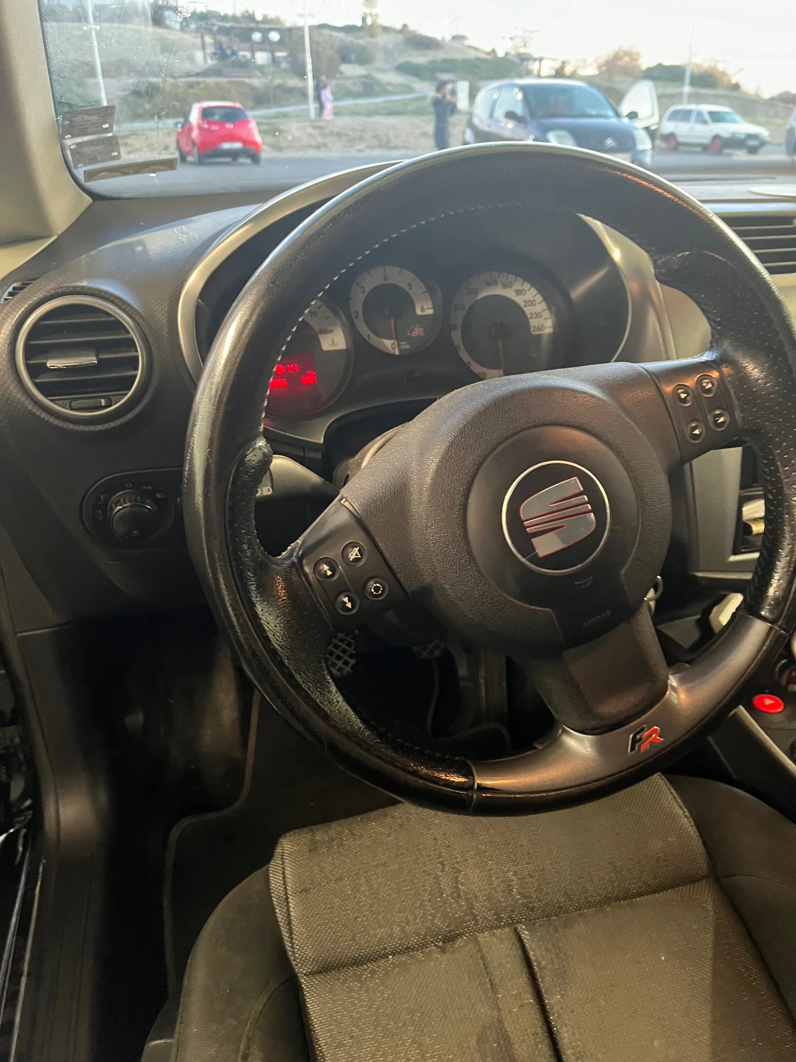 Seat Leon, снимка 4 - Автомобили и джипове - 54717244