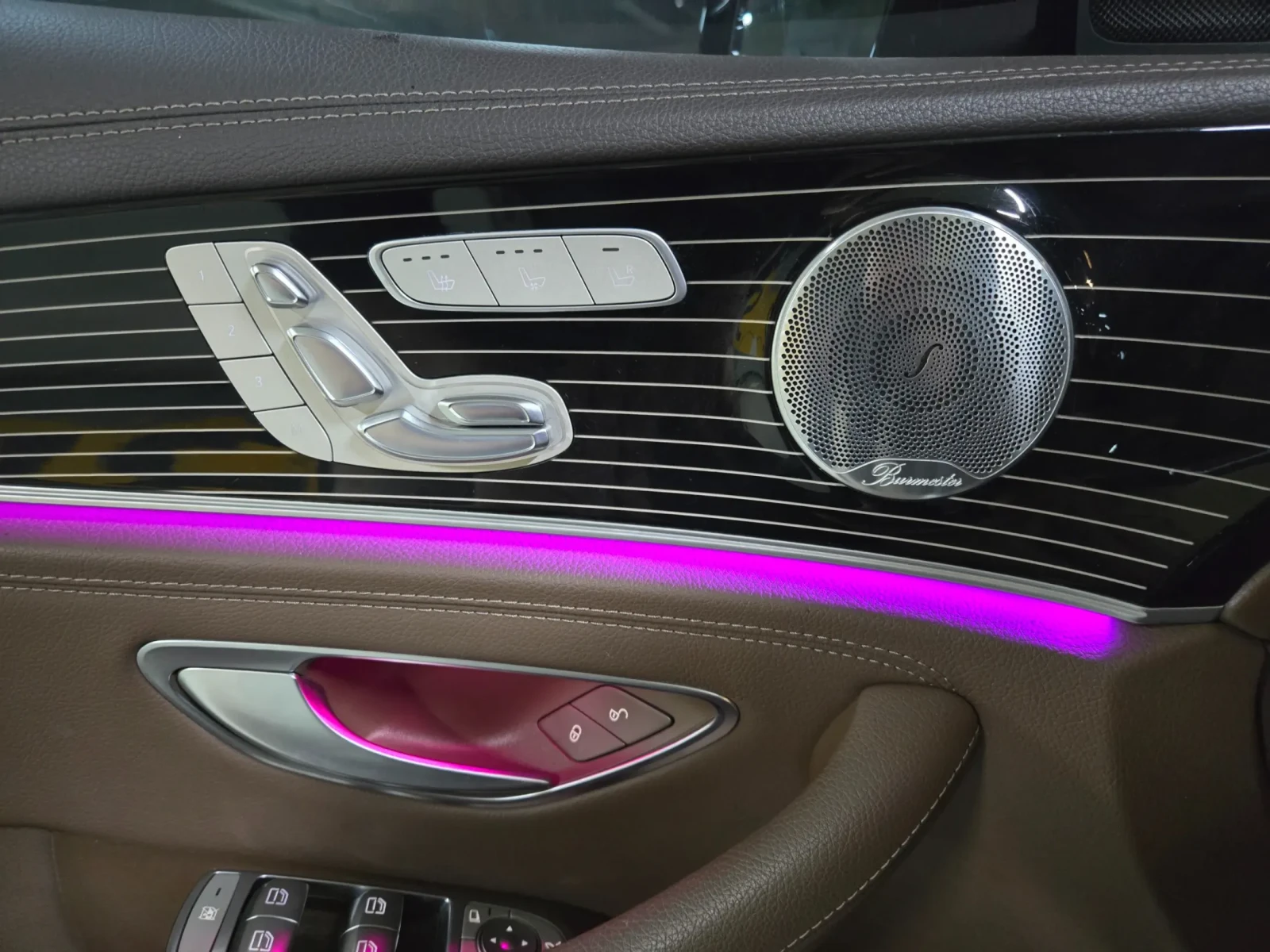 Mercedes-Benz E 400 BURMESTER* 360* HUD* Подгрев/Oбдух* LaneAssist* Am, снимка 13 - Автомобили и джипове - 54724616