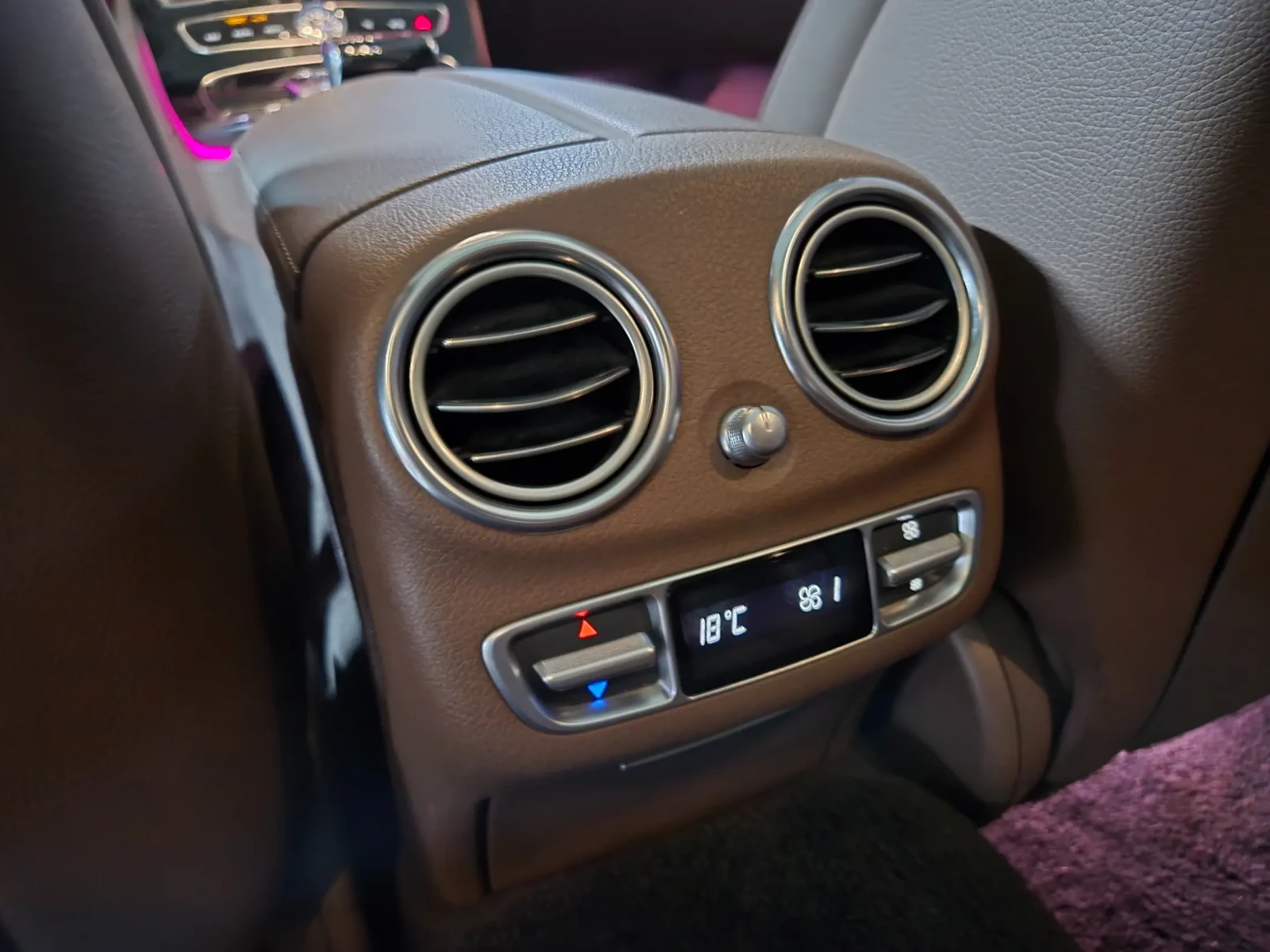 Mercedes-Benz E 400 BURMESTER* 360* HUD* Подгрев/Oбдух* LaneAssist* Am, снимка 17 - Автомобили и джипове - 54724616