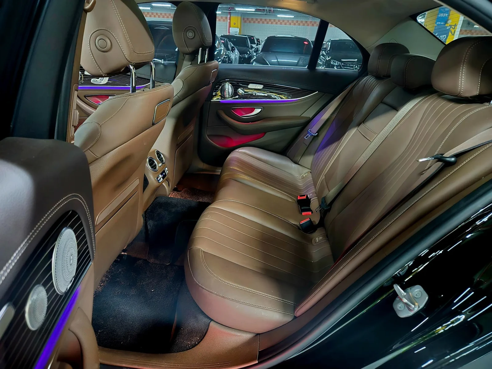 Mercedes-Benz E 400 BURMESTER* 360* HUD* Подгрев/Oбдух* LaneAssist* Am, снимка 10 - Автомобили и джипове - 54724616