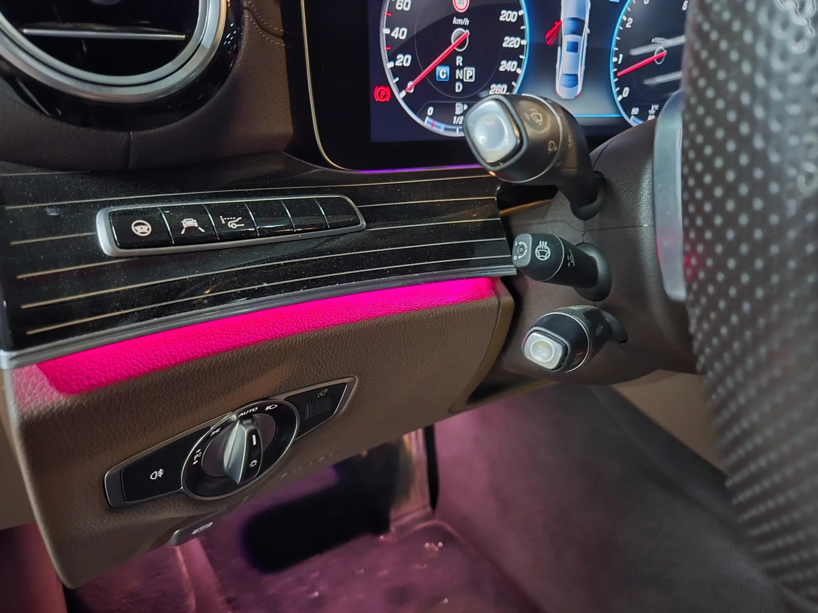 Mercedes-Benz E 400 BURMESTER* 360* HUD* Подгрев/Oбдух* LaneAssist* Am, снимка 12 - Автомобили и джипове - 54724616