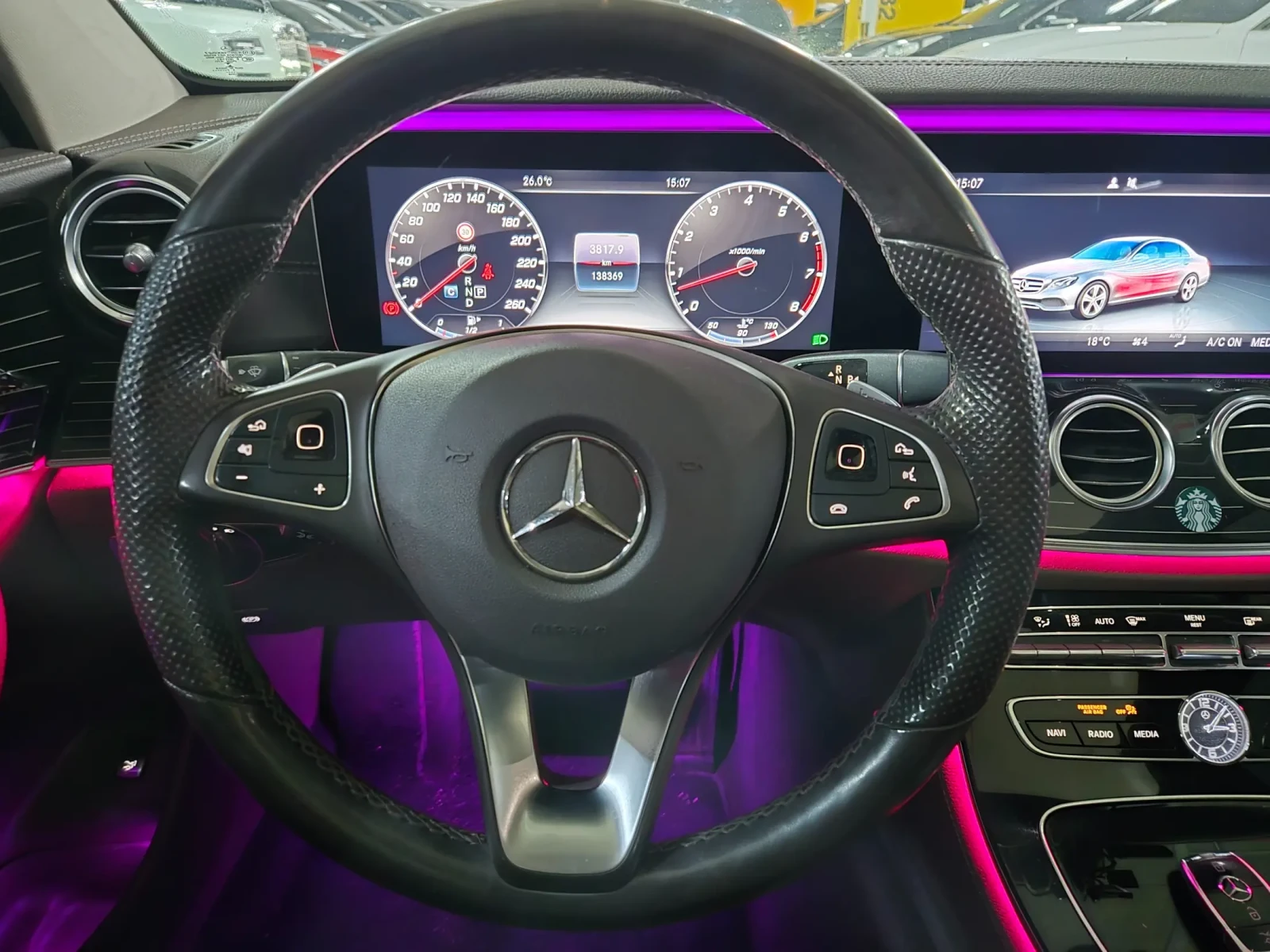 Mercedes-Benz E 400 BURMESTER* 360* HUD* Подгрев/Oбдух* LaneAssist* Am, снимка 11 - Автомобили и джипове - 54724616