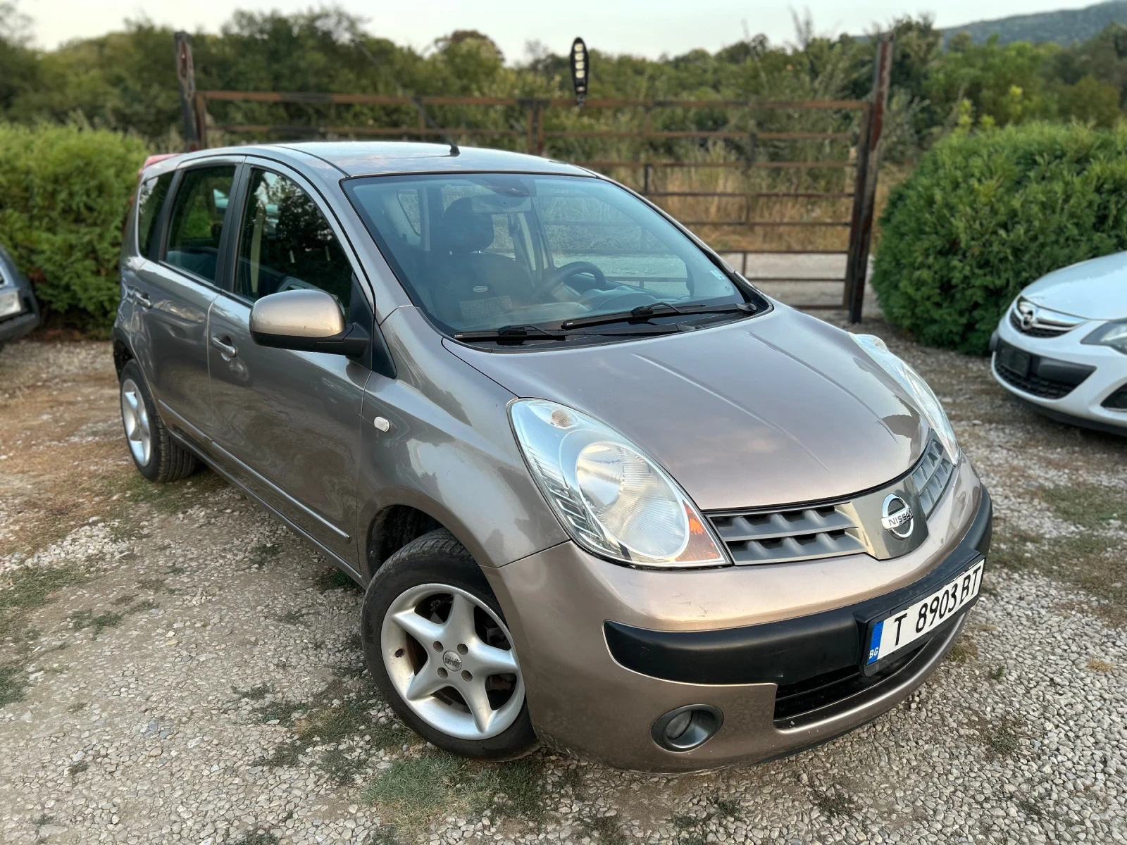 Nissan Note 1.4i KeyLess * Климатроник* Navi, снимка 3 - Автомобили и джипове - 55827035