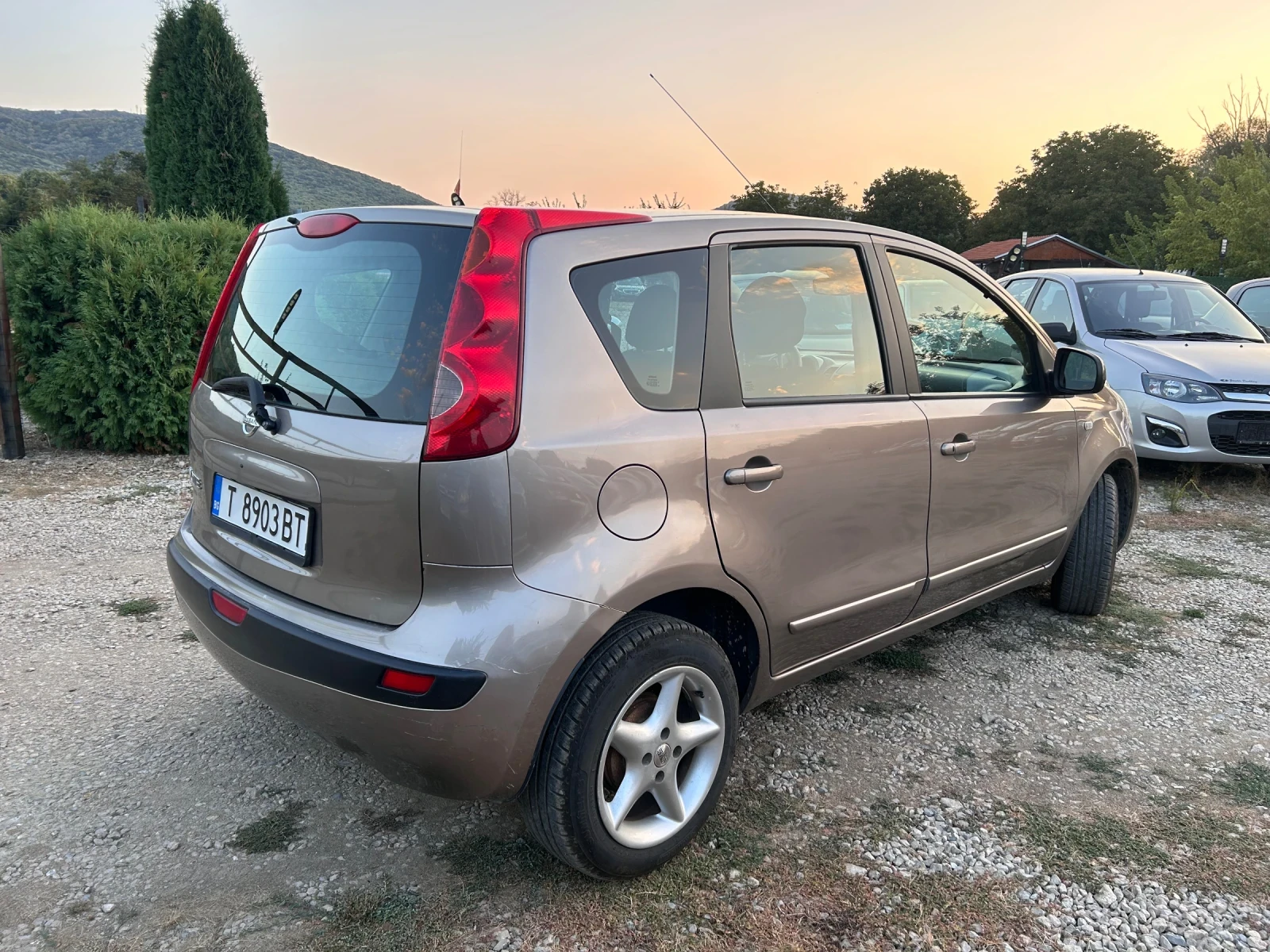 Nissan Note 1.4i KeyLess * Климатроник* Navi, снимка 5 - Автомобили и джипове - 55827035