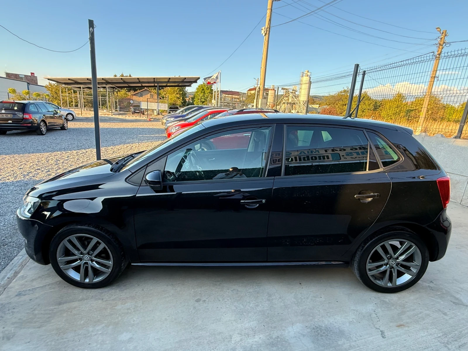 VW Polo 1.2BENZIN* EURO5* ДВА КЛЮЧА* СЕРВ.КНИЖКА, снимка 2 - Автомобили и джипове - 56267425