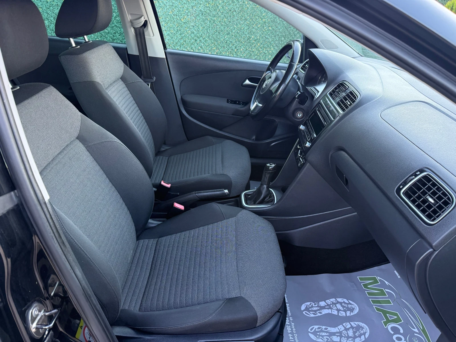 VW Polo 1.2BENZIN* EURO5* ДВА КЛЮЧА* СЕРВ.КНИЖКА, снимка 15 - Автомобили и джипове - 56267425
