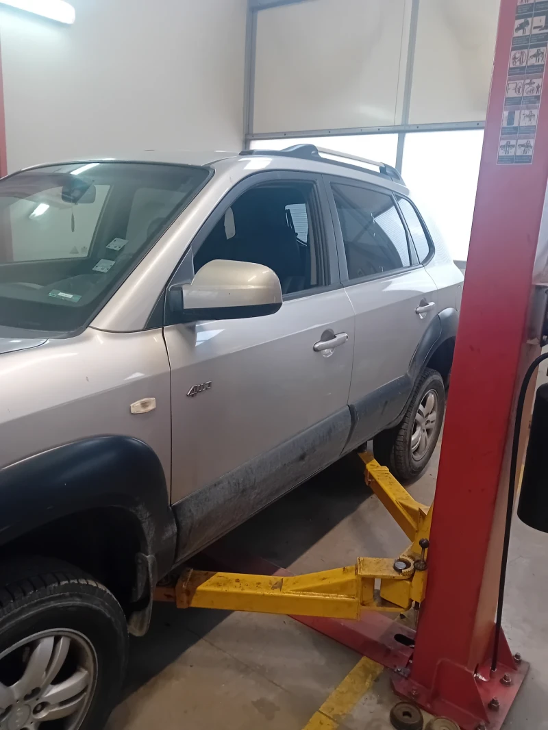 Hyundai Tucson, снимка 4 - Автомобили и джипове - 52989601