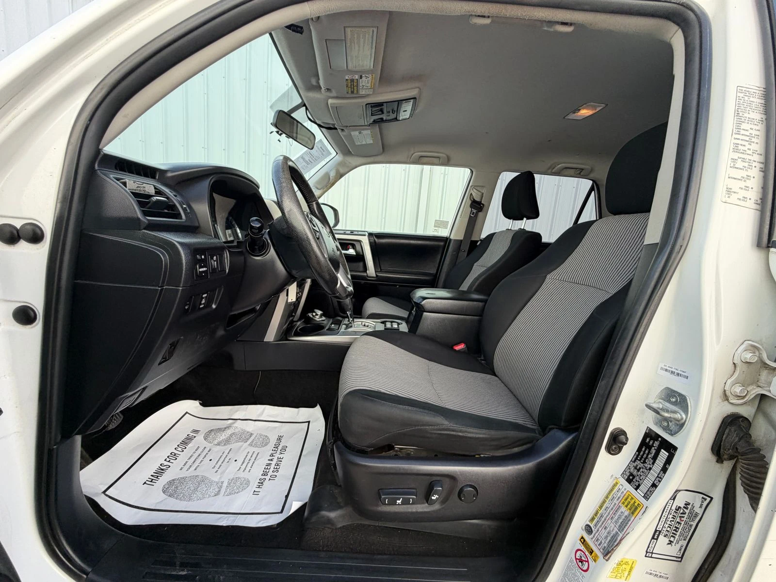 Toyota 4runner 4.0* V6* ЕДИН* СОБСТВЕНИК* ПОДГРЕВ* КАМЕРА* КЕЙЛЕС, снимка 14 - Автомобили и джипове - 53802546