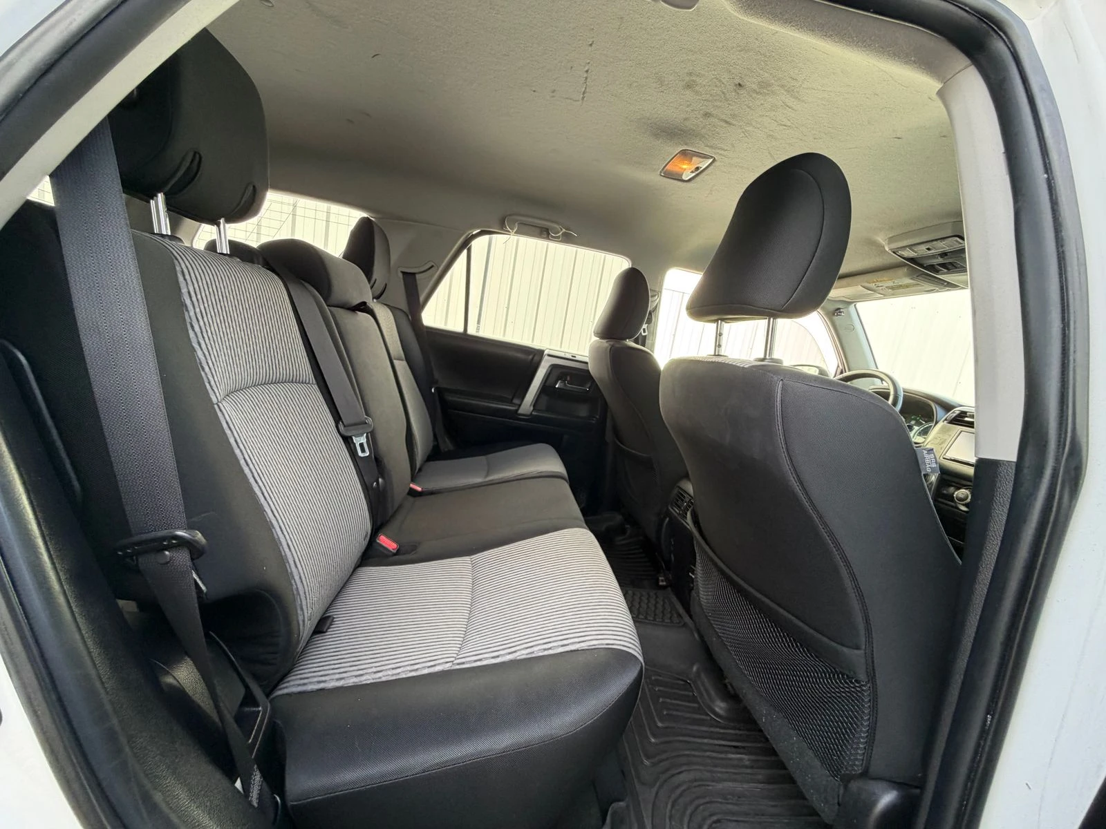 Toyota 4runner 4.0* V6* ЕДИН* СОБСТВЕНИК* ПОДГРЕВ* КАМЕРА* КЕЙЛЕС, снимка 16 - Автомобили и джипове - 53802546