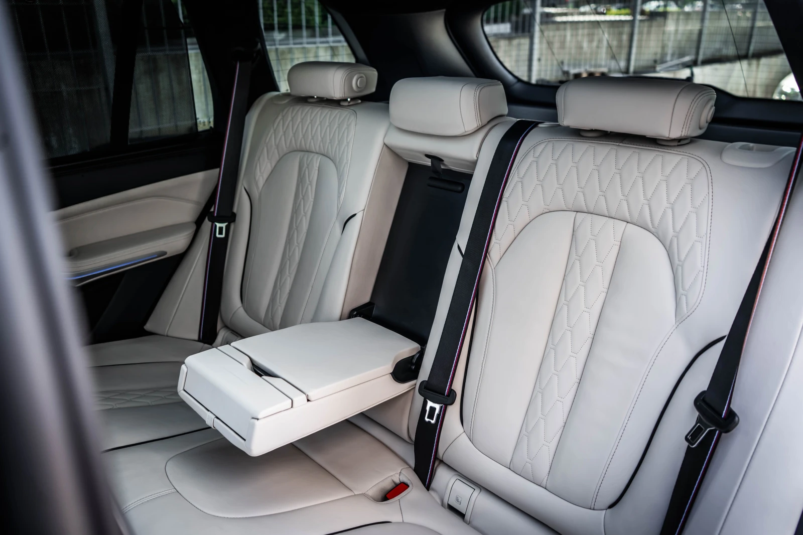 BMW X5 M SPORT Pro, H/K, Laser, Pano, Individual, снимка 10 - Автомобили и джипове - 54227964