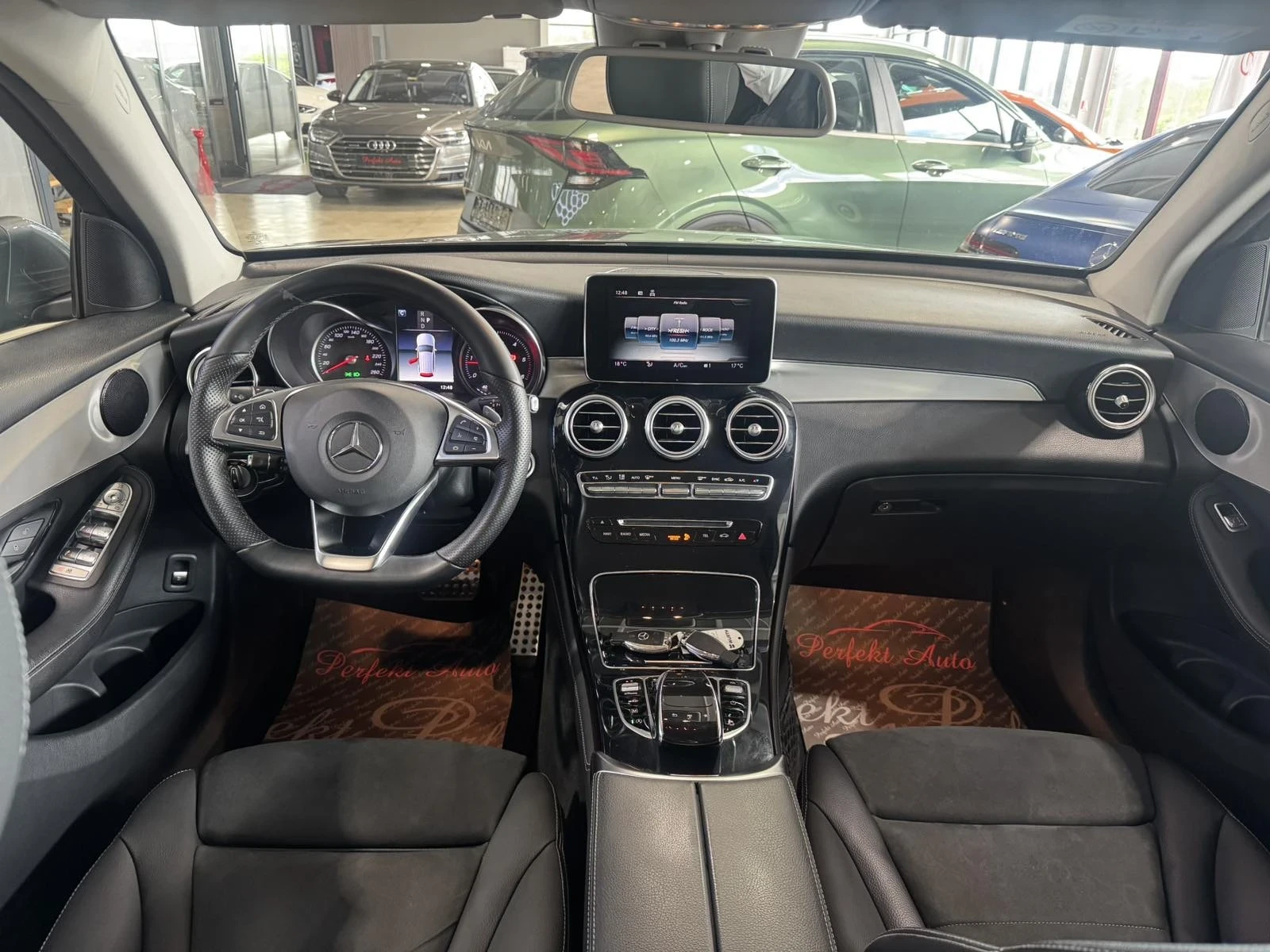 Mercedes-Benz GLC 250 4 MATIC * AMG * КАМЕРА * , снимка 8 - Автомобили и джипове - 54543895