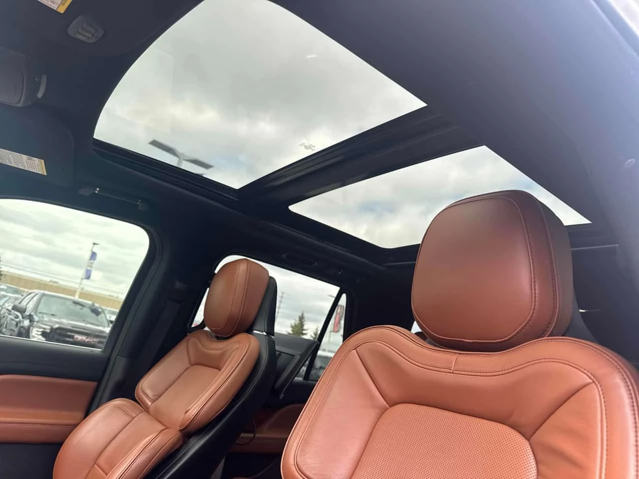 Lincoln Navigator * МАСАЖ* ПАНО* 360 КАМ* ТЕЛЕВИЗОРИ* ОБДУХВАНЕ* BUR, снимка 9 - Автомобили и джипове - 54580576