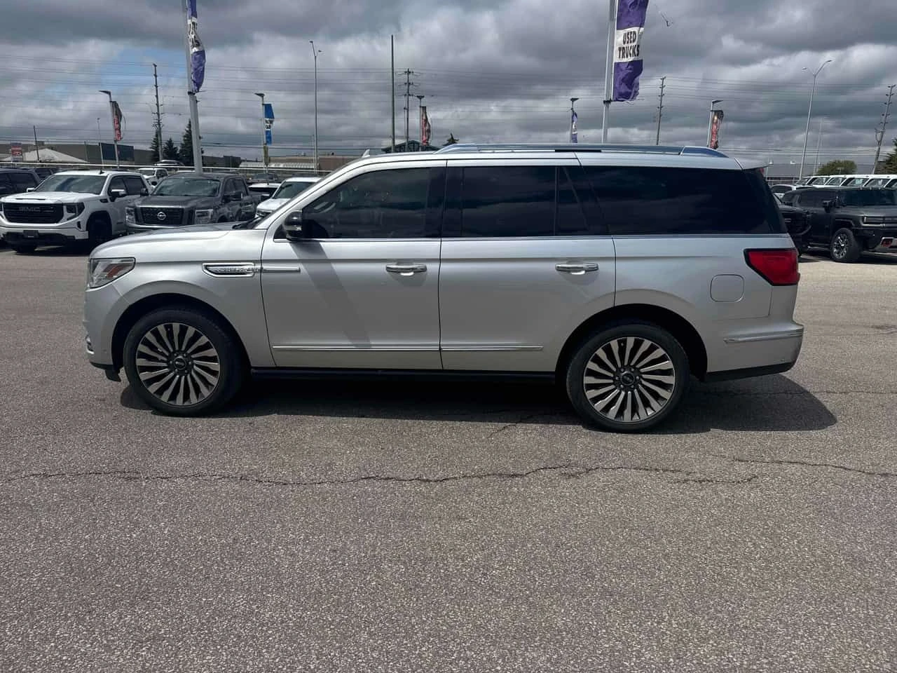 Lincoln Navigator * МАСАЖ* ПАНО* 360 КАМ* ТЕЛЕВИЗОРИ* ОБДУХВАНЕ* BUR, снимка 2 - Автомобили и джипове - 54580576