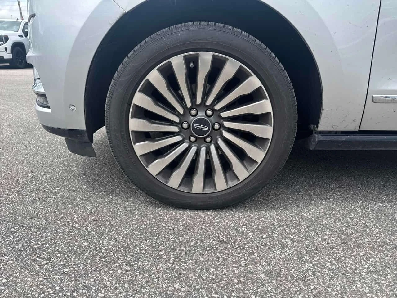 Lincoln Navigator * МАСАЖ* ПАНО* 360 КАМ* ТЕЛЕВИЗОРИ* ОБДУХВАНЕ* BUR, снимка 6 - Автомобили и джипове - 54580576