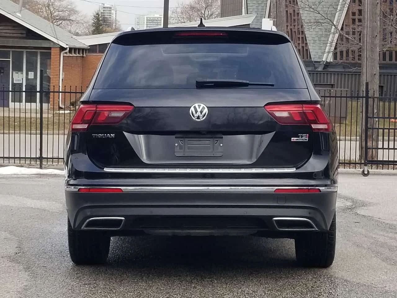 VW Tiguan * HIGHLINE PKG| NAV| 360 CAMERA| LEATHER| PANO| FE, снимка 8 - Автомобили и джипове - 54903033