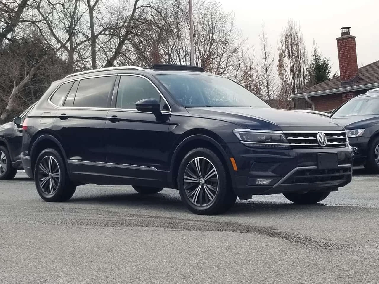 VW Tiguan * HIGHLINE PKG| NAV| 360 CAMERA| LEATHER| PANO| FE, снимка 5 - Автомобили и джипове - 54903033