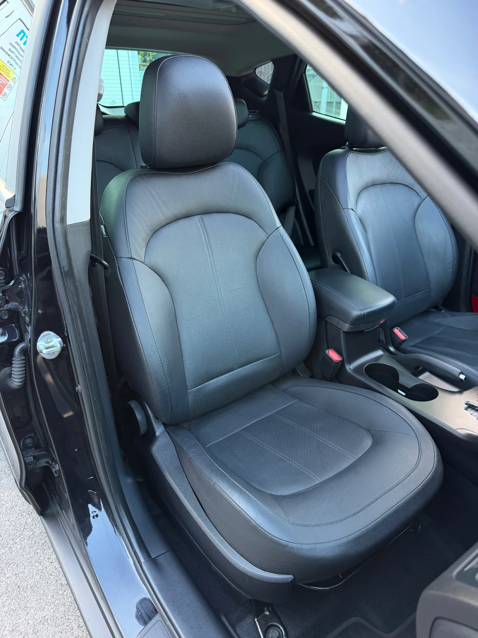 Hyundai IX35 2.0CRDi 184кс 4х4 * Автомат* * Камера* * Панорама*, снимка 14 - Автомобили и джипове - 55105690
