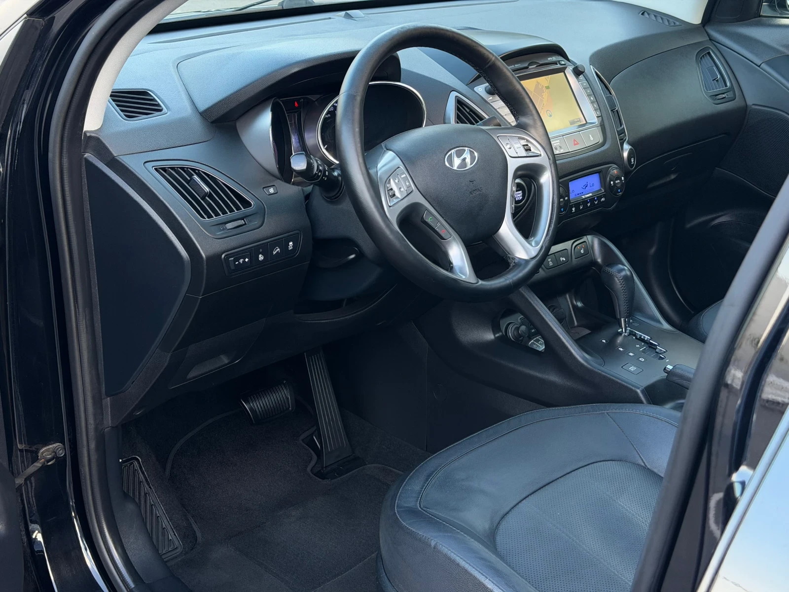 Hyundai IX35 2.0CRDi 184кс 4х4 * Автомат* * Камера* * Панорама*, снимка 10 - Автомобили и джипове - 55105690