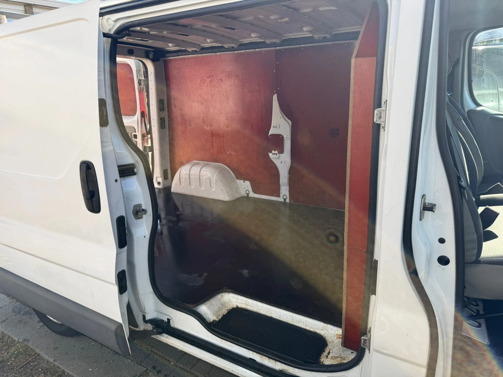 Opel Vivaro, снимка 8 - Бусове и автобуси - 54239450